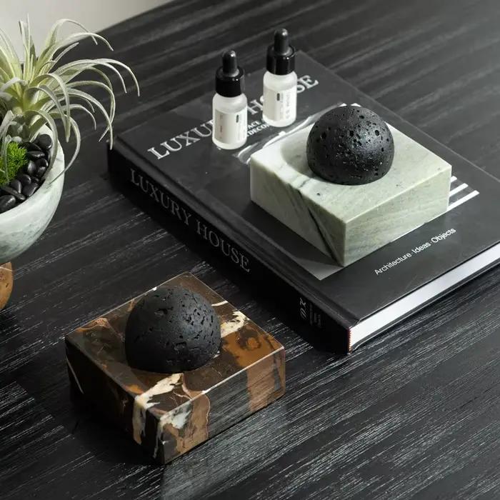 Diffuseur de pierre de roche de lave noire avec base en marbre