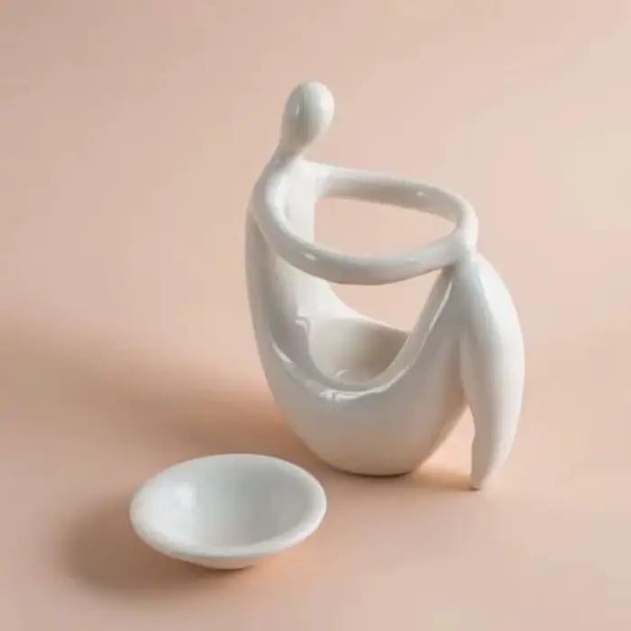 Brûleur d'huiles aromatiques en céramique en forme de corps humain