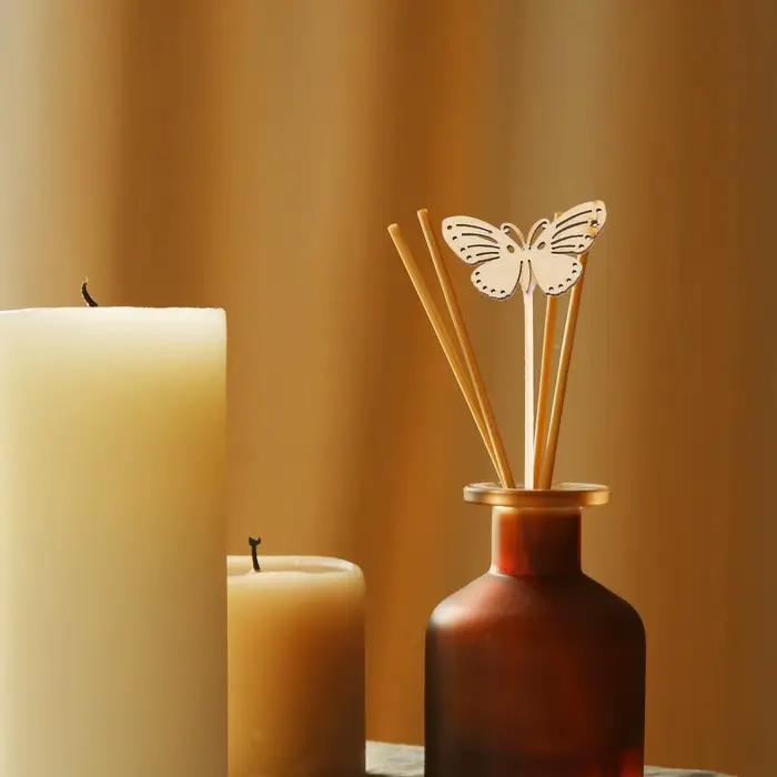 Bâtonnets diffuseurs en bois robustes en forme de papillon