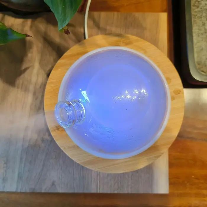 Diffuseur d'huiles essentielles en verre avec base en bois véritable