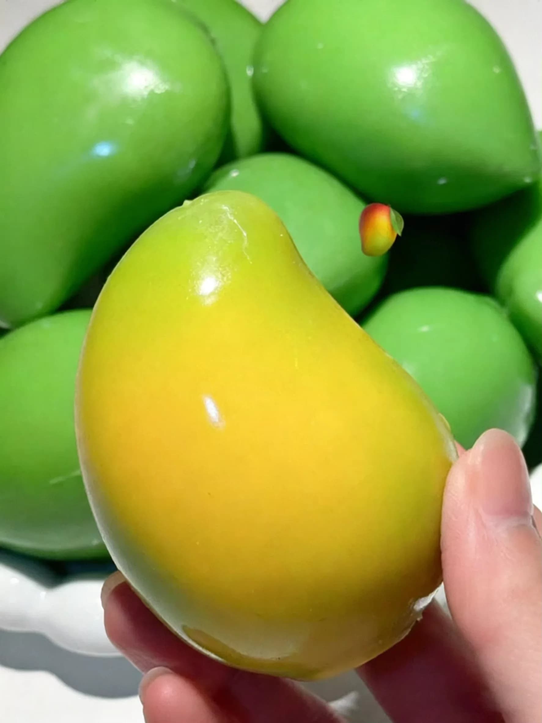 Balle anti-stress artisanale en forme de mangue croustillante, jouet fidget, balle à presser crousti