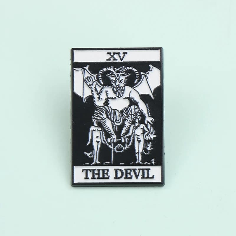 Carte de Tarot de dessin animé le diable en métal émail, broche à revers drôle, Badge sac à dos, vêt