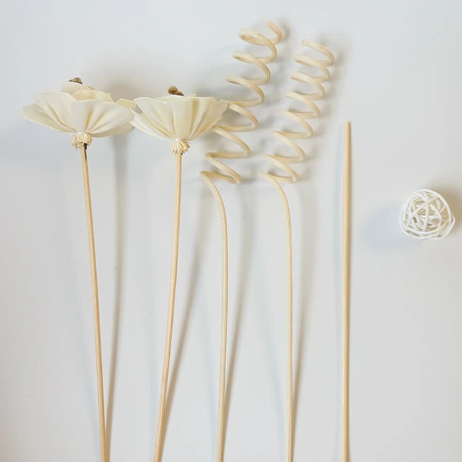 Ensemble de 6 bâtons de diffuseur en rotin, bâtons de diffusion de parfum, comprend 2 fleurs faites 