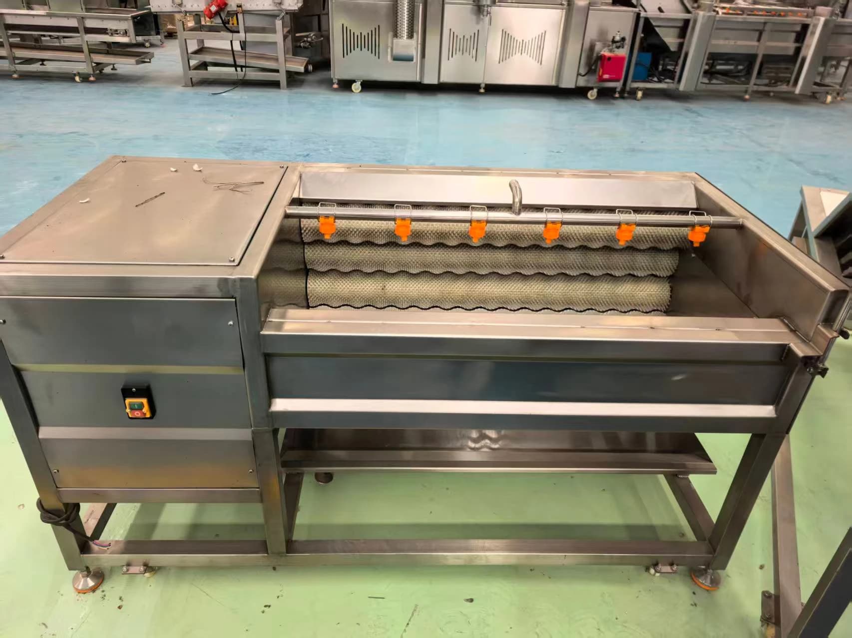 Ligne de production de frites avec filtre intégré et machine de friture continue pour purifier autom