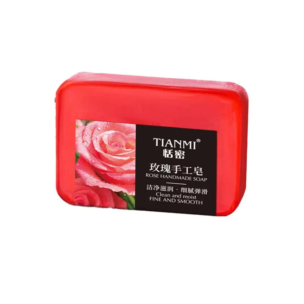 Le savon à l'huile essentielle de rose nettoie en profondeur votre visage et votre corps, laissant u