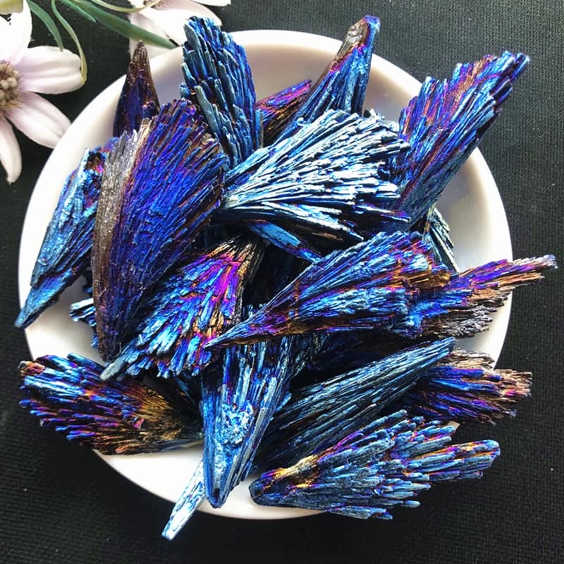 Décor de queue de cristal de charbon et de cristal, tourmaline noire, couleurs bleues naturelles et 