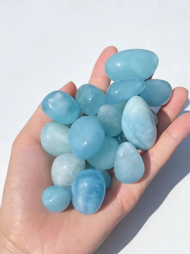 Pierres roulées en aquamarine naturelle, cristaux polis, cristaux irréguliers, cristaux en vrac, pie