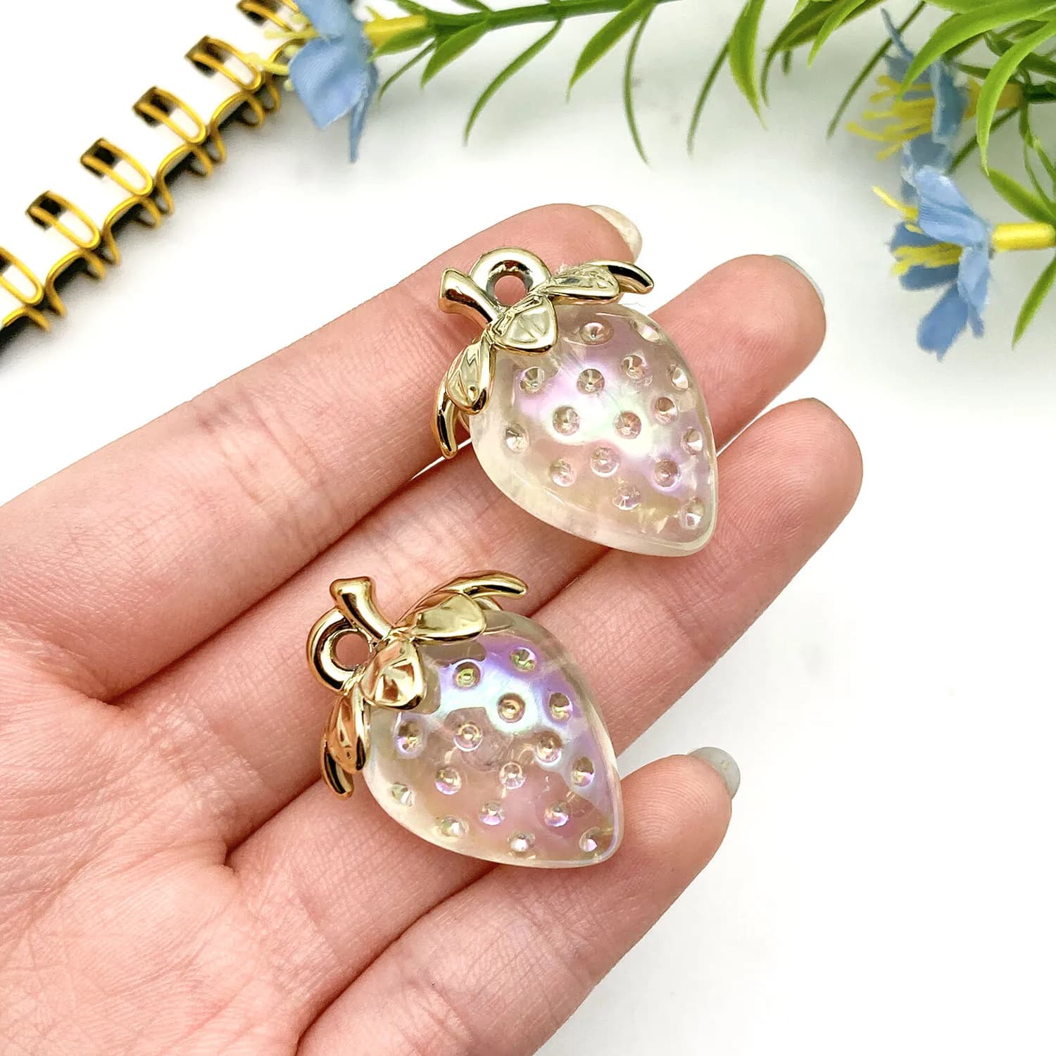 4/8 pièces de breloques succulentes aux fraises 3D – Créez des adorables bijoux DIY! (Parfait pour l