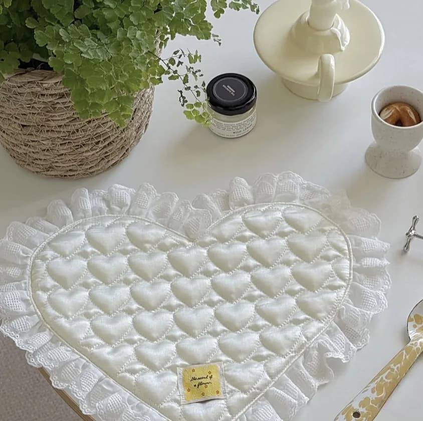 Dessous de verre en dentelle en forme de coeur avec surface satinée, isolation simple et dessous de 