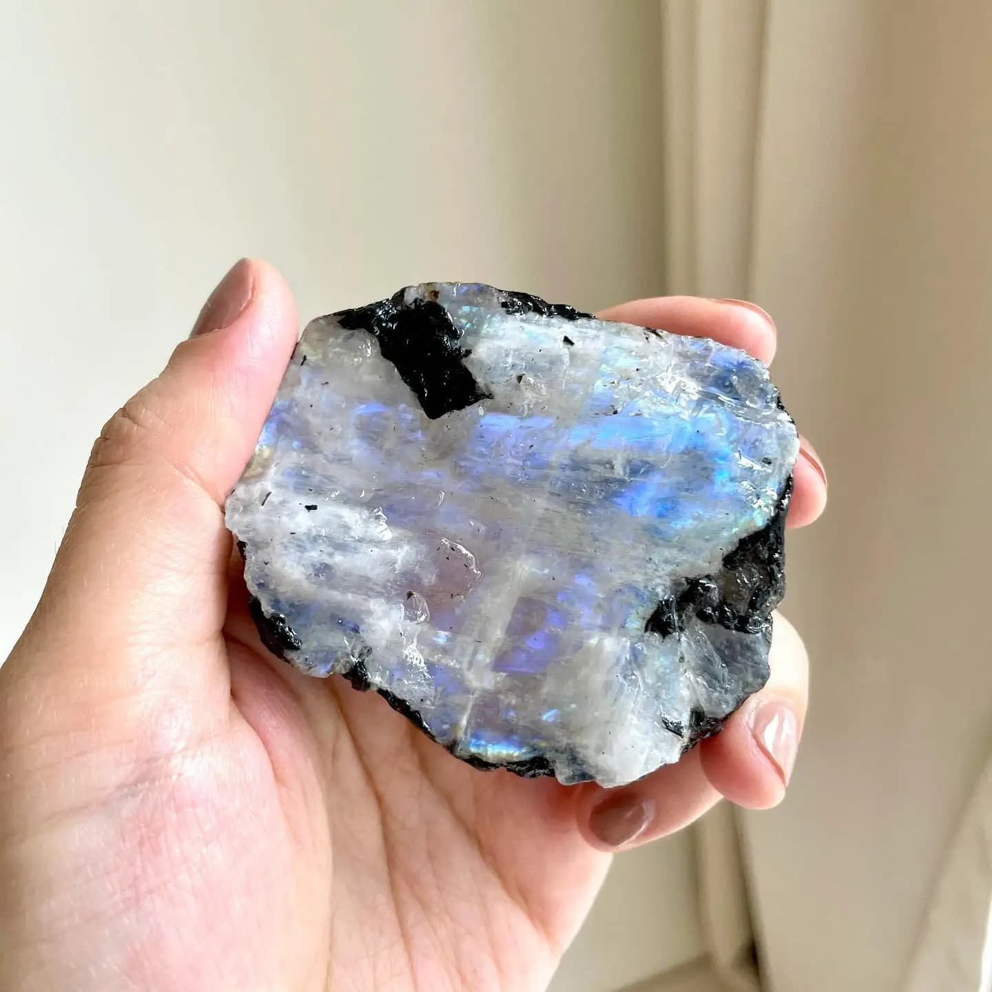 Grande Pierre de Lune Arc-en-ciel Brute, avec Iridescence Naturelle, Idéale pour la Décoration Intér