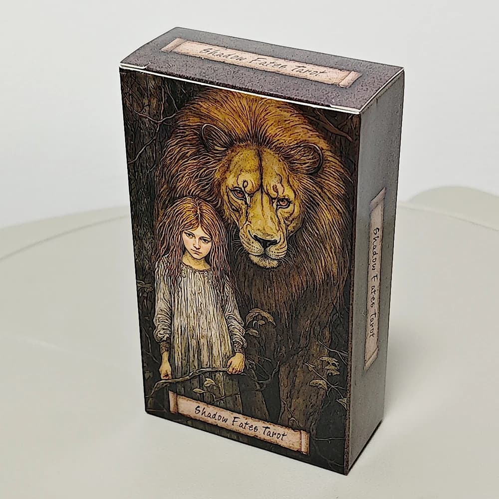 Jeu de Tarot Shadow Fates 10.3x6cm, 78 cartes sombres rentrées dans le folklore, le mythe et la sage