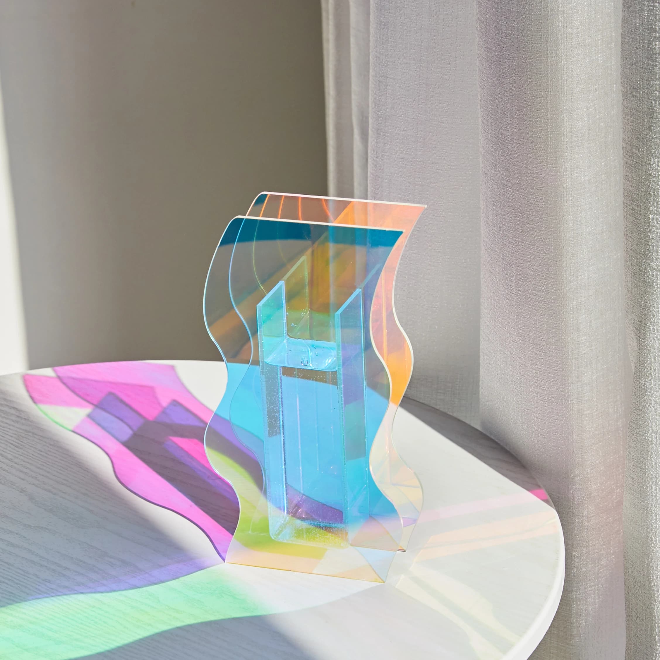 Vase en acrylique coloré arc-en-ciel nordique