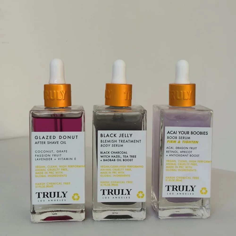 L'huile après-rasage aux fraises et à la vanille soulage la peau sèche, réparation en profondeur hydratante, lissante et raffermissante pour les peaux douces endommagées pour les femmes