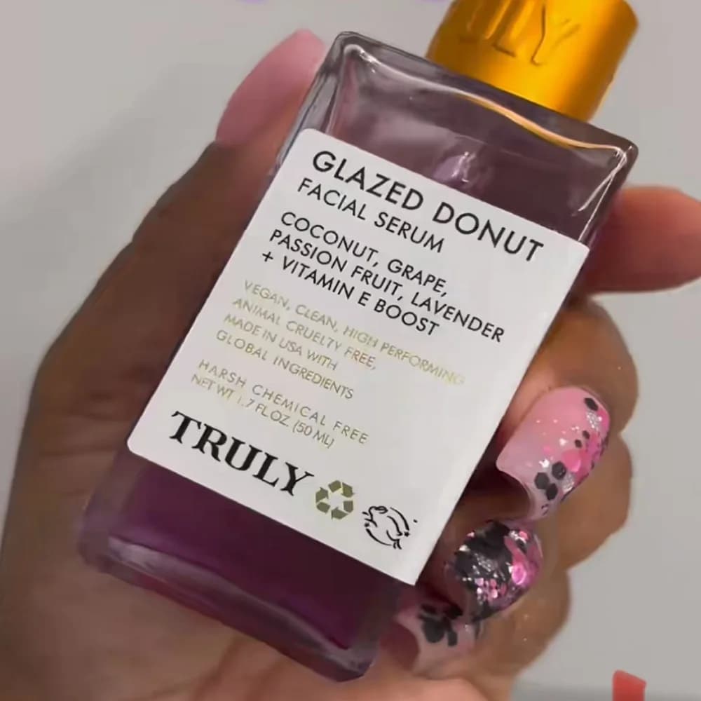 L'huile après-rasage aux fraises et à la vanille soulage la peau sèche, réparation en profondeur hydratante, lissante et raffermissante pour les peaux douces endommagées pour les femmes