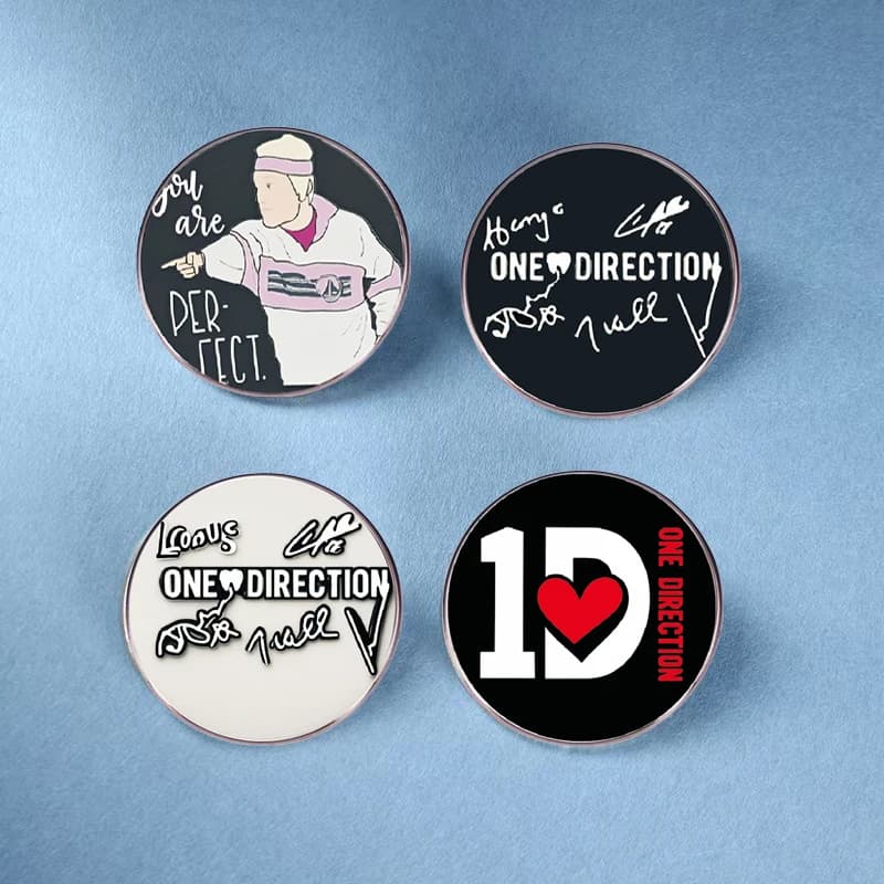 Broche de bande Pop One Direction, bande de chanteur à la mode, rouleau Ha, Badge en métal, sac à vêtements, accessoires, bijoux cadeaux pour amis
