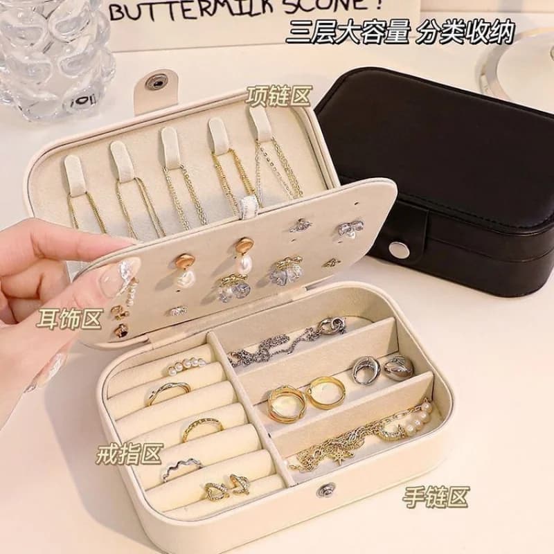 Boîte à bijoux haut de gamme au design élégant, boucles d'oreilles exquises, colliers et bagues délicats, boîte de rangement pour accessoires de grande capacité, sac de voyage portable.