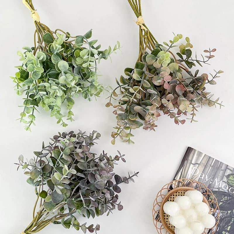 Bouquet de plantes artificielles en feuilles d'eucalyptus
