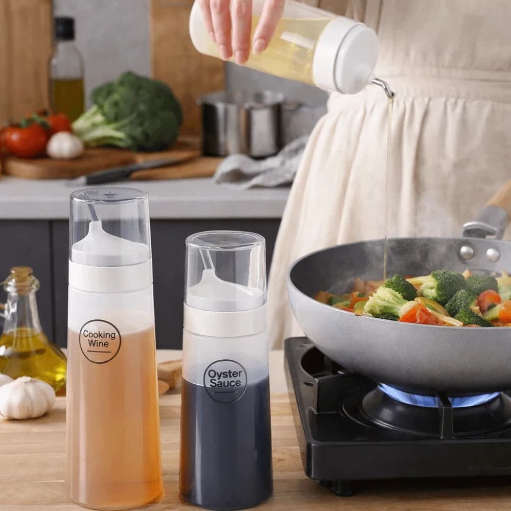 Bouteille à condiments en plastique pratique