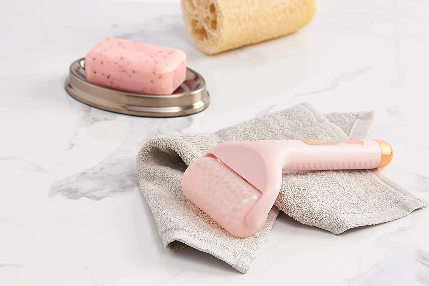 Rouleau à glace rose, masseur facial pour instituts de gonflage et blessures mineures, produits de beauté pour resserrer les pores et blanchir la peau