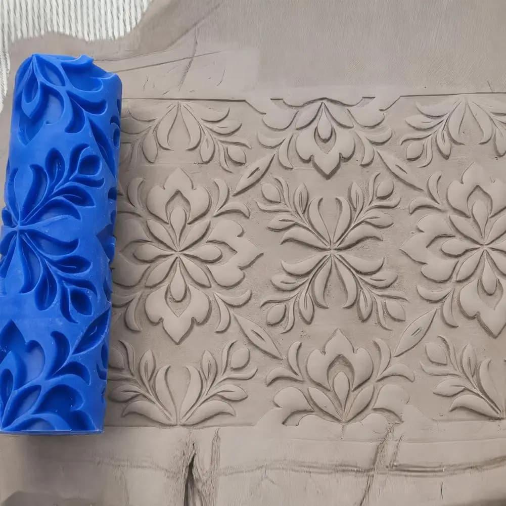 Rouleau à motifs en forme de rose, fabriqué avec une surface en argile texturée, design floral exquis, adapté à la céramique et à l'argile polymère, et