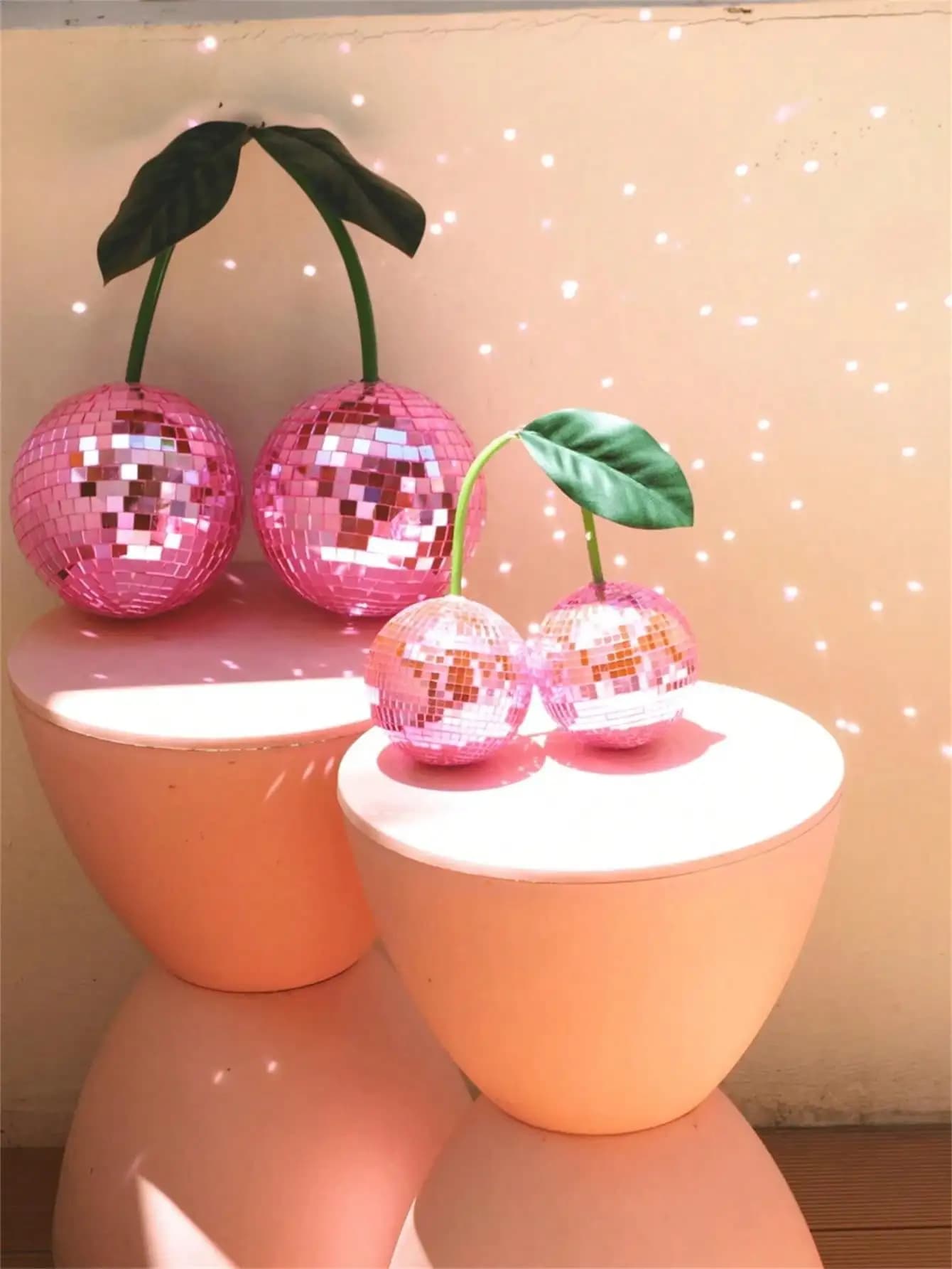 Les cerises disco sont utilisées pour la décoration murale