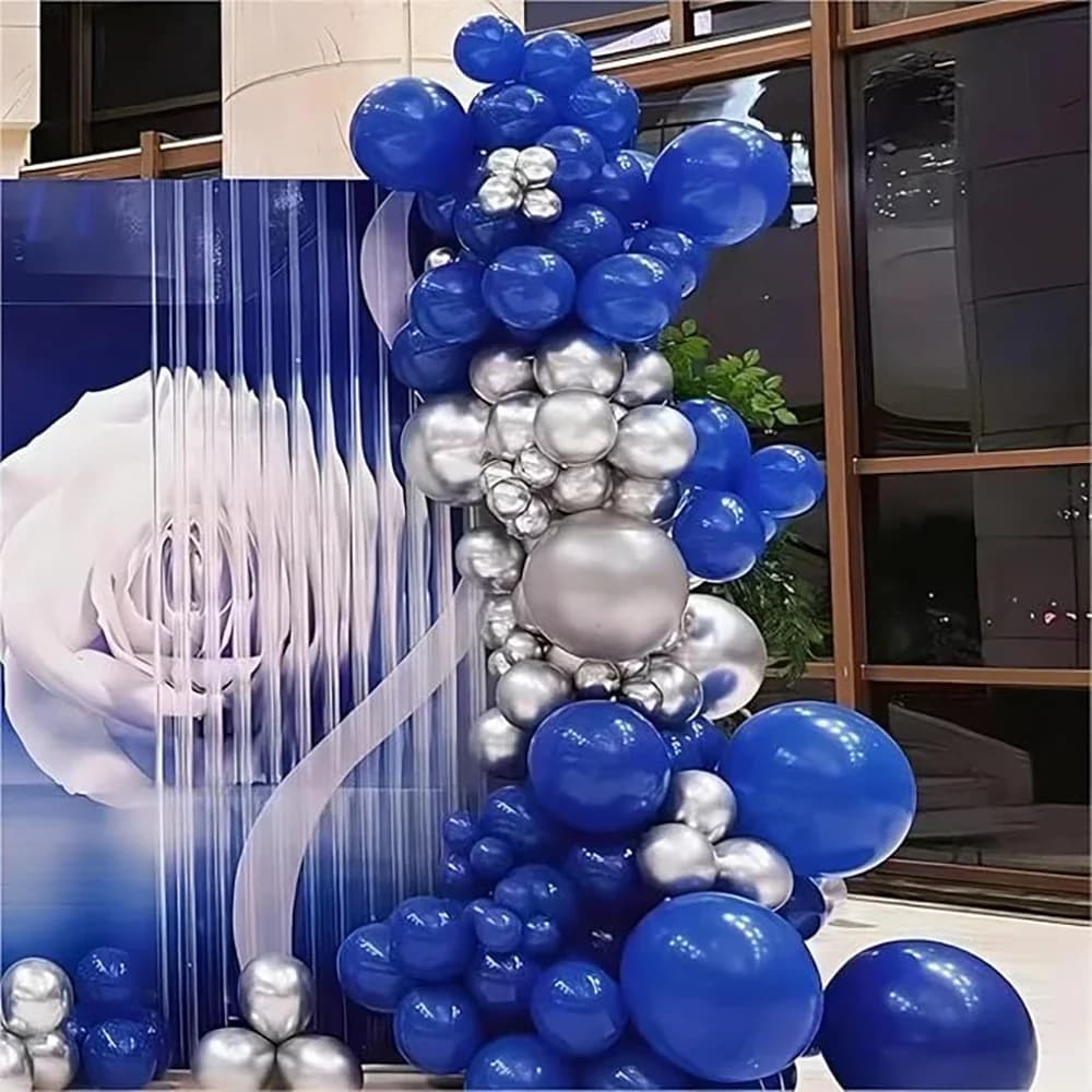 Guirlande de ballons bleus pour le Nouvel An 2025