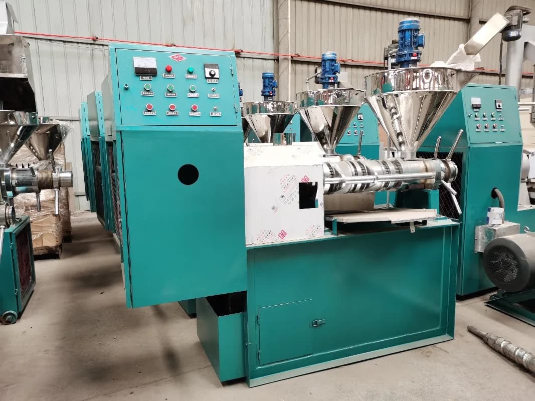 Ligne de production d'huile industrielle personnalisée 50-100TD, équipement de fabrication d'huile comestible à grande presse pour le traitement des graines de tournesol et de coton