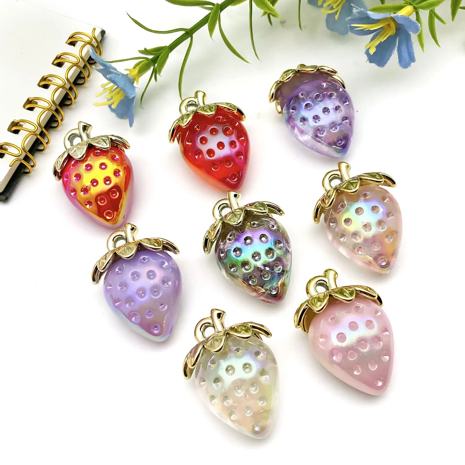 4/8 pièces de breloques succulentes aux fraises 3D – Créez des adorables bijoux DIY! (Parfait pour les accessoires d'été et la fabrication de cadeaux)