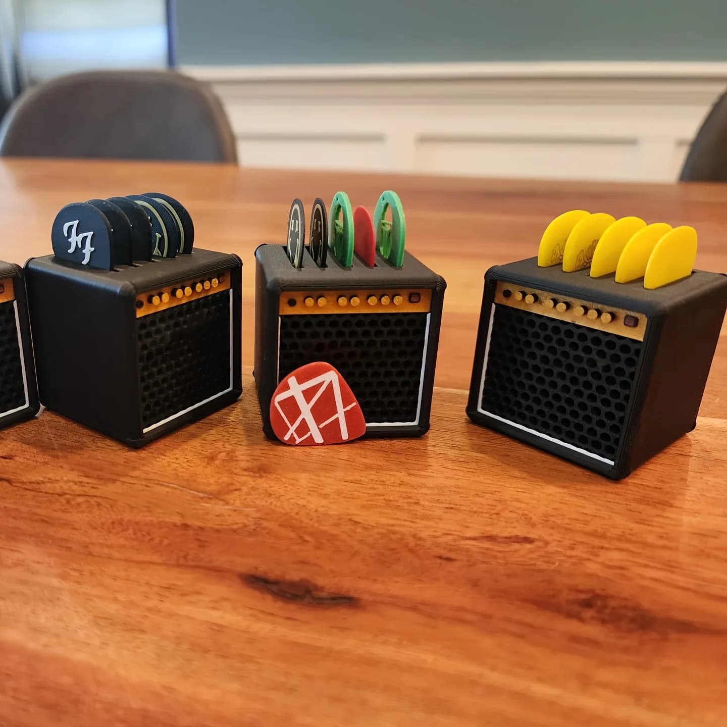 Support de médiator de guitare en forme de V Rock + coffret de tiroir de plectre