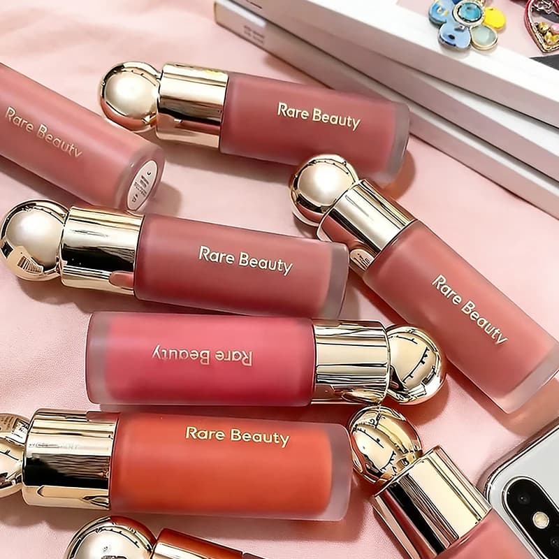 Rare Beauty – Fard à joues liquide portable, soyeux, longue tenue, effet repulpant, fini mat, application sans démarcation