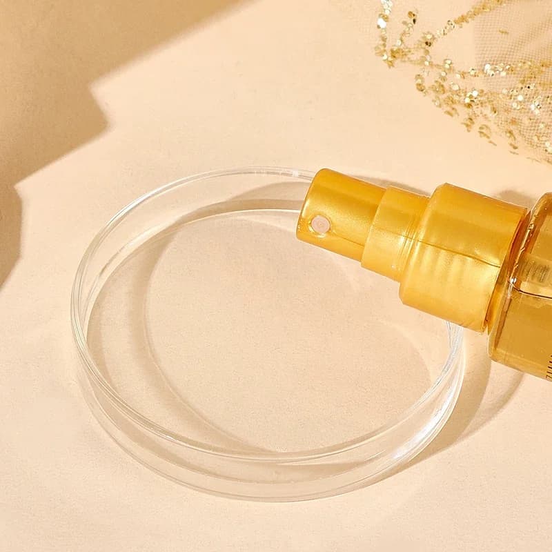 Le spray d'huile essentielle de soin capillaire nourrissant en profondeur peut augmenter la brillance et améliorer la réparation et les dommages aux cheveux Spray de parfum frais