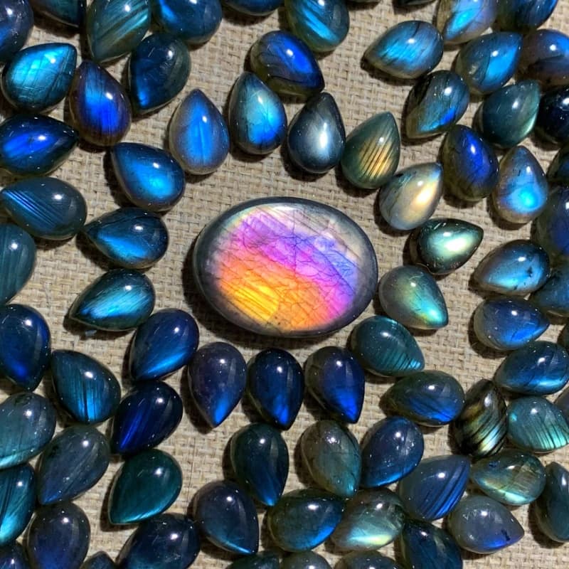 Pierre d'étirement légère arc-en-ciel naturelle, gouttelette, accessoires de bijoux, pierre brute, polissage, pierre nue, bricolage, pendentif brillant, anneau Bastet