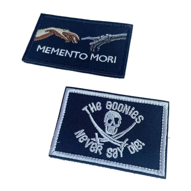 "Never Say Die","Memento Mori" patchs tissu Applique crâne broderie moral Badge, emblème tactique militaire autocollant de sac à dos