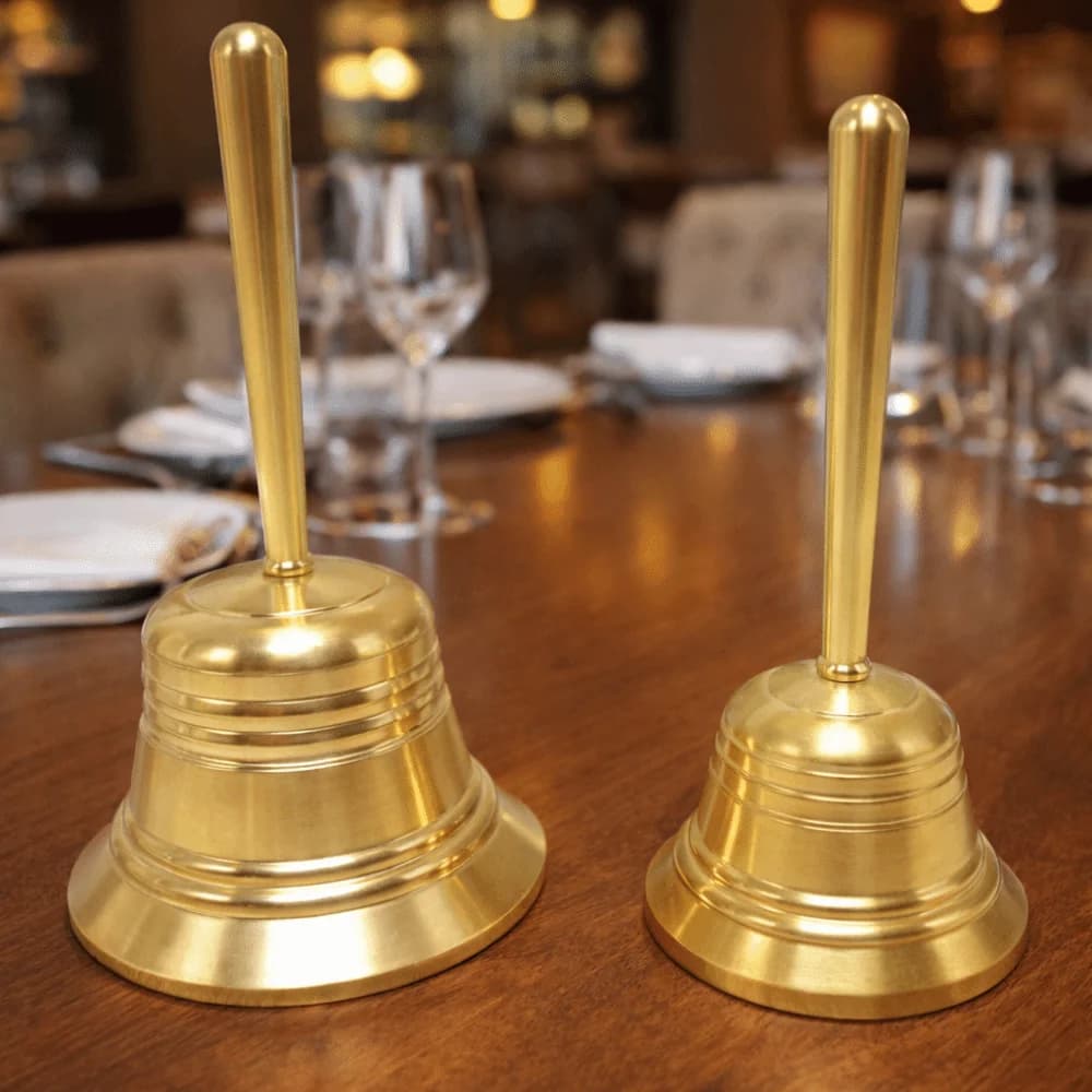 Cloche de service vintage en laiton massif, sonore et polie, avec son clair et net, pour salle à manger et réception