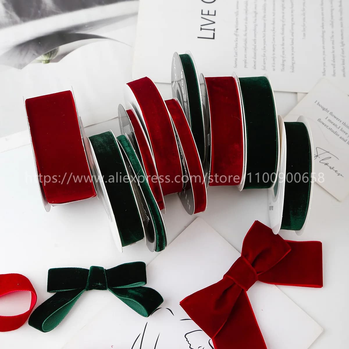 Rouleau de ruban en velours vert rouge vin