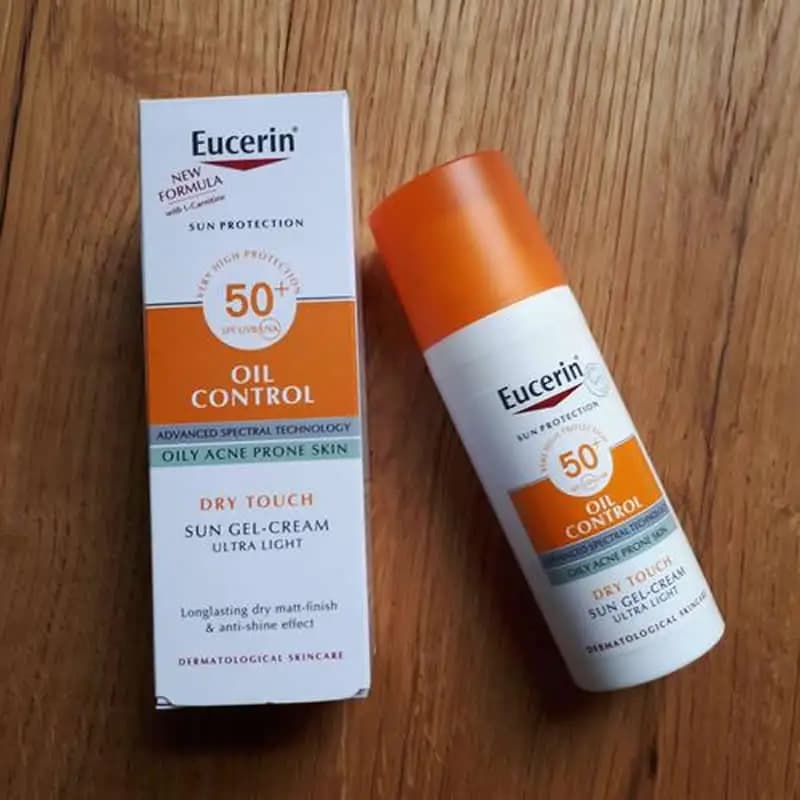 Eucerin Crème solaire visage Oil Control SPF50+ rafraîchissante, mate, non grasse, protection UV pour peaux grasses sujettes à l'acné