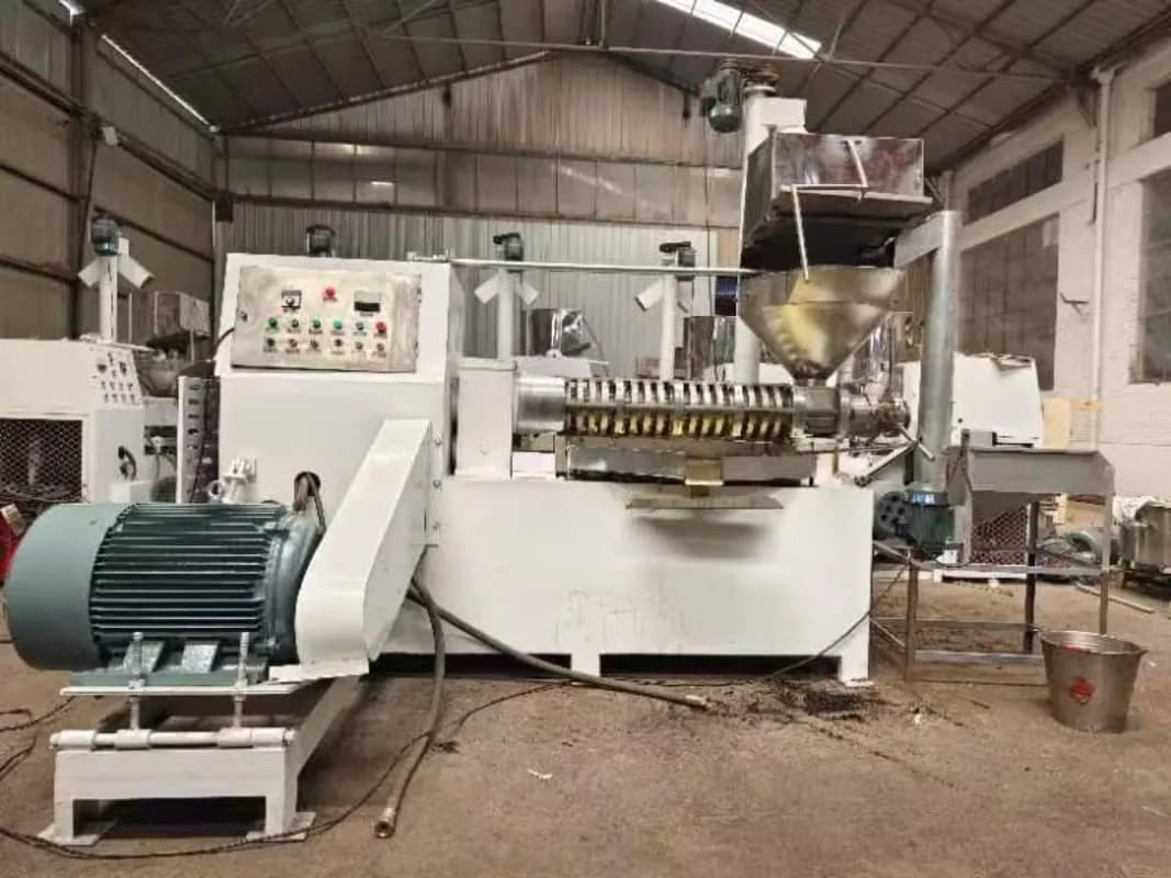 Ligne de production d'huile industrielle personnalisée 50-100TD, équipement de fabrication d'huile comestible à grande presse pour le traitement des graines de tournesol et de coton