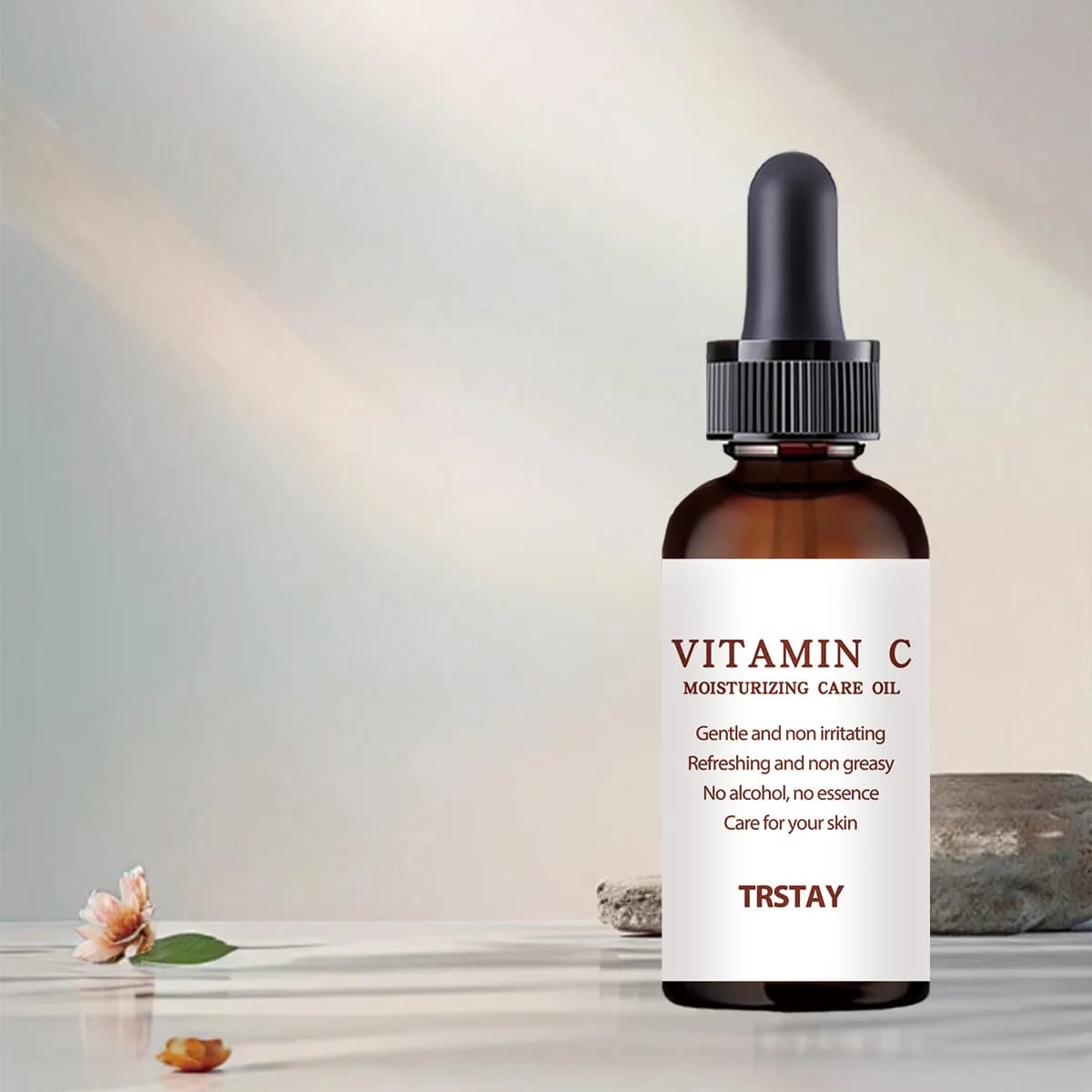 L'huile radiante de vitamine C contient différents extraits végétaux pour équilibrer le teint, hydrate et nourrir pendant longtemps, briller et