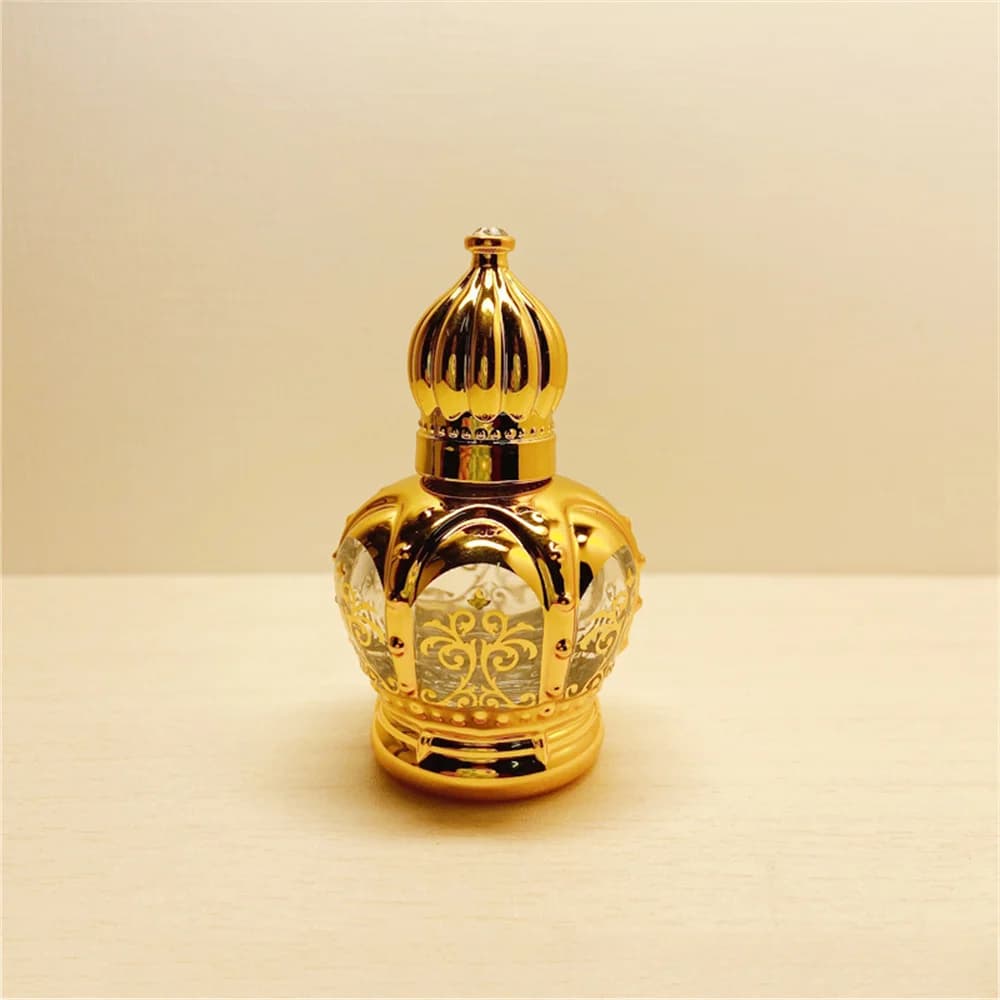 Bouteille d'huile essentielle dorée de luxe