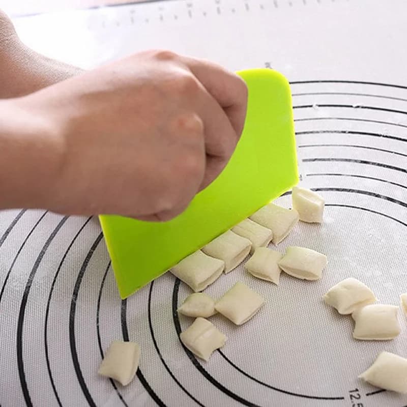 1 spatule à crème à gâteau en plastique, couteau à pâte, grattoir à beurre à bords lisses, outil de cuisson-essentiel pour un usage domestique