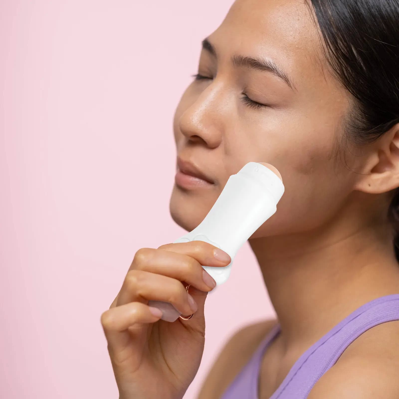Rouleau absorbant matifiant pour le visage en pierre volcanique