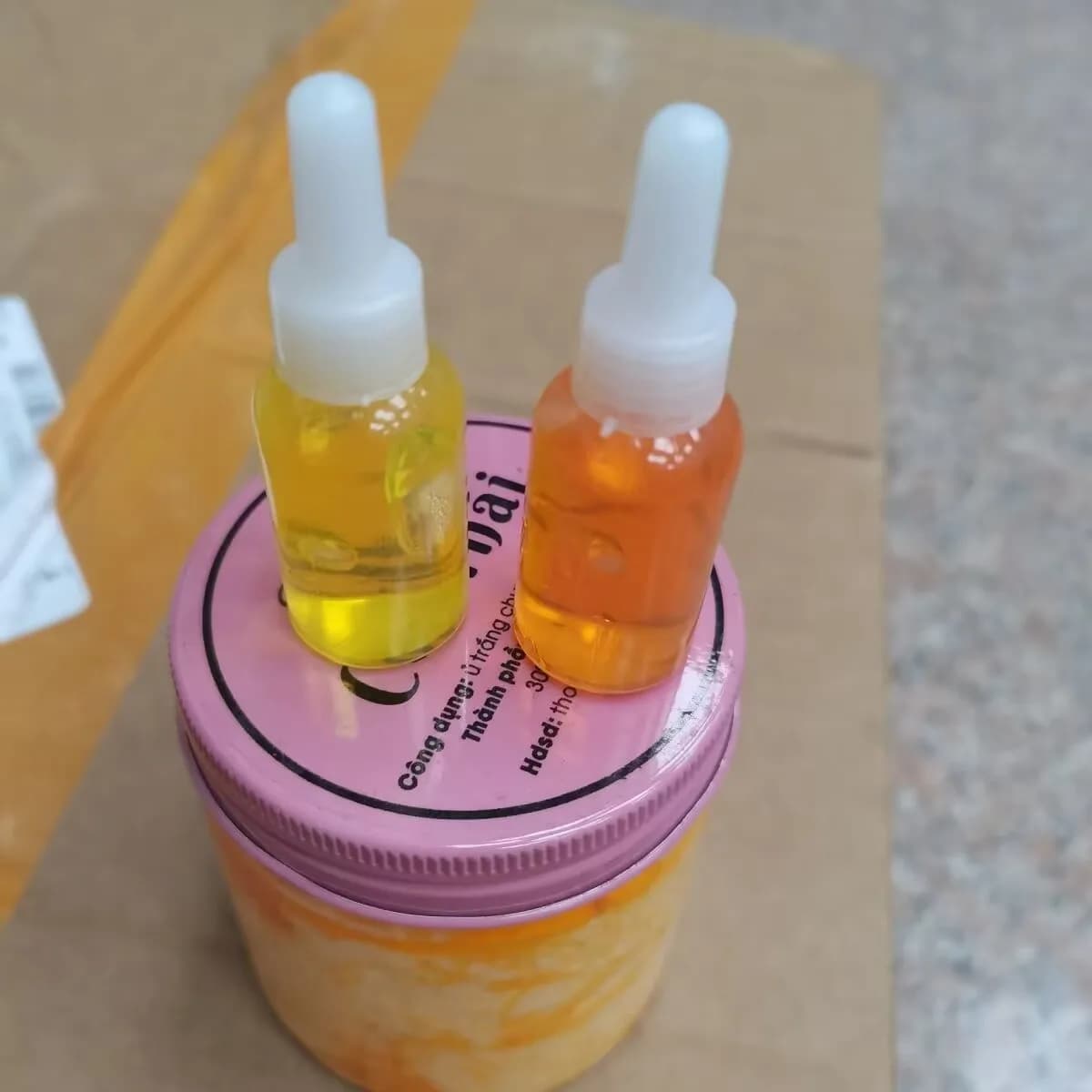 Lotion nourrissante hydratante pour peau sèche, hydratation longue durée, peau lisse et soyeuse, Kem Cot Thai Vang Cao Cap 200g