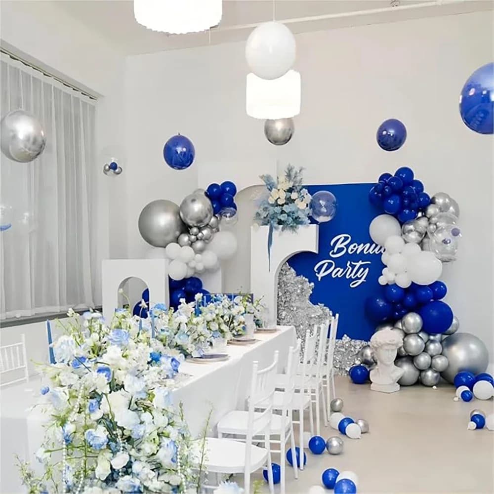Guirlande de ballons bleus pour le Nouvel An 2025