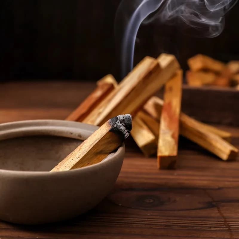 Bâtonnets péruviens Palo Santo à haute teneur en huile, baguettes de cèdre purifiantes et bâtons d'encens ; avec parfum brûlant le feu et sce longue durée