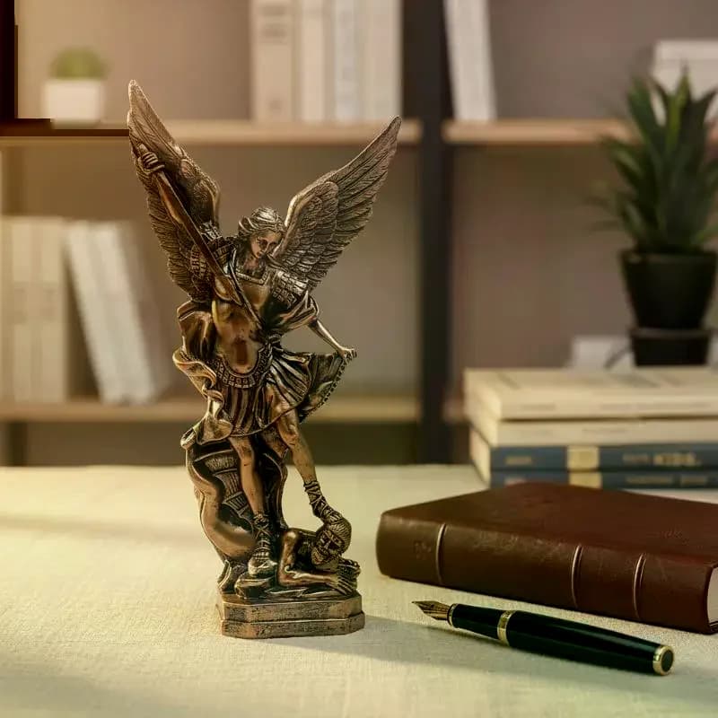 Statue de San Miguel Arcangel, figurine rétro en résine bronzée du Saint-Archange Michel, décoration de bénédiction pour la maison, ornements de bureau