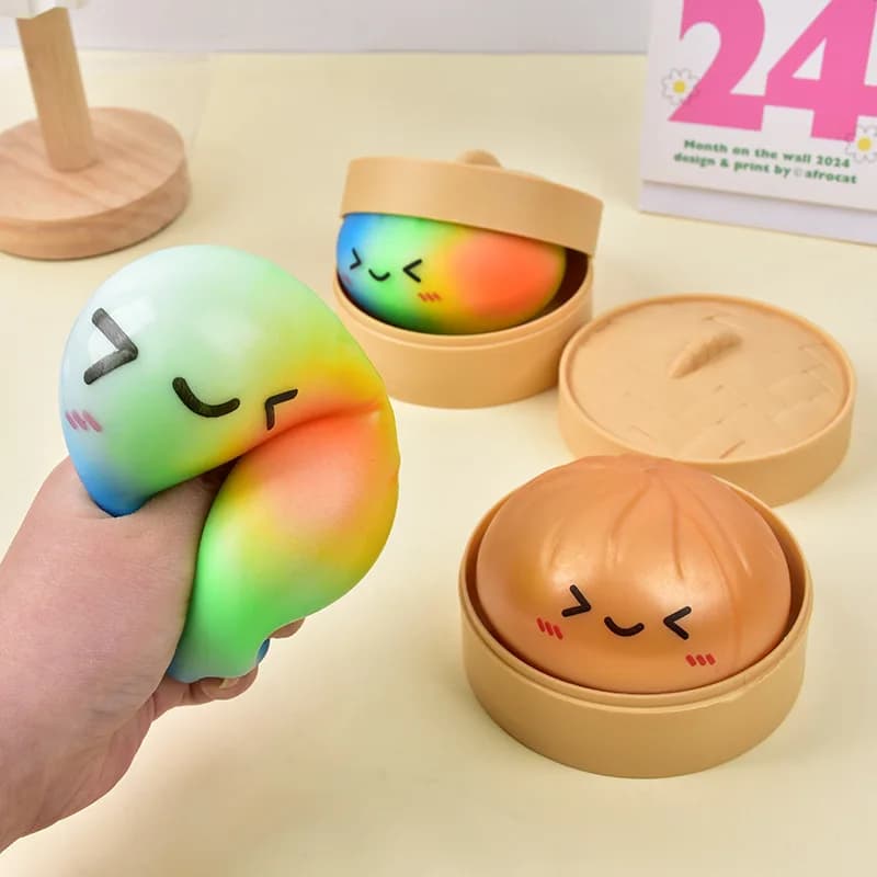 Jouet Squishy en forme de boulette aux couleurs arc-en-ciel avec bambou