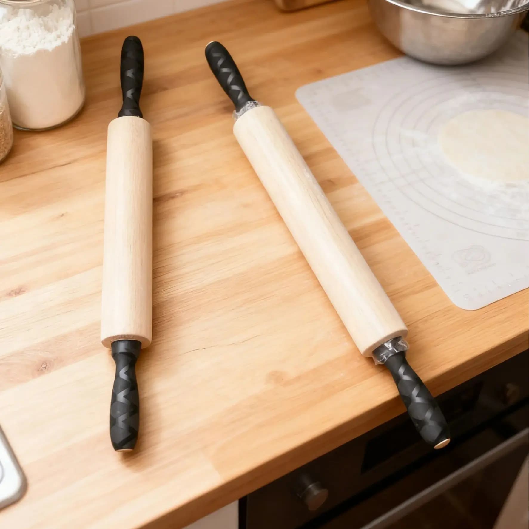 Rouleau à pâtisserie en bois massif avec une poignée antidérapante