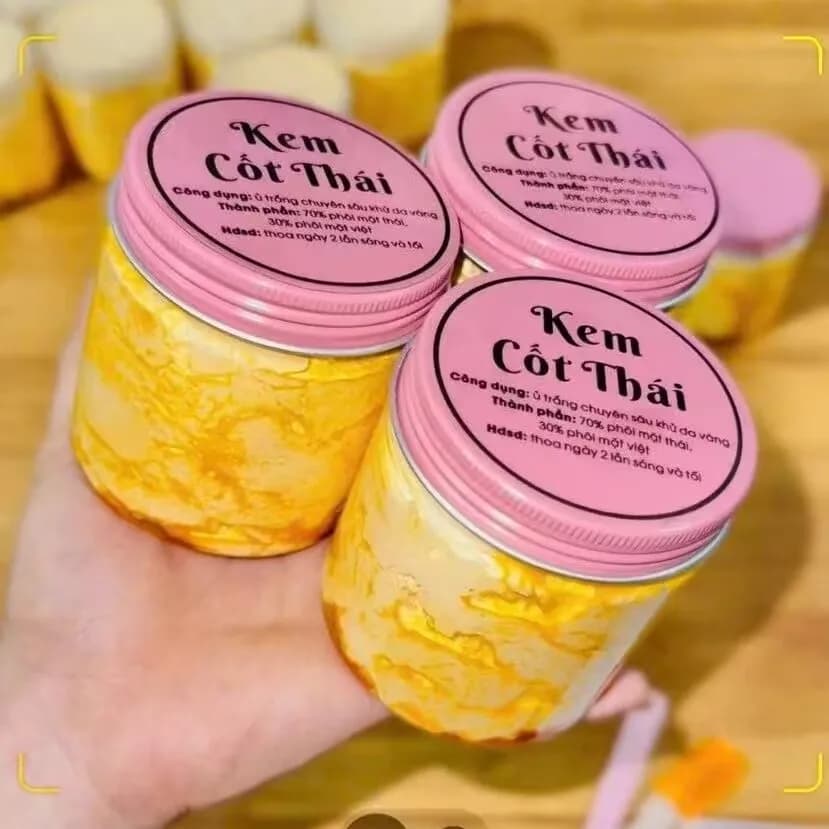 Lotion nourrissante hydratante pour peau sèche, hydratation longue durée, peau lisse et soyeuse, Kem Cot Thai Vang Cao Cap 200g