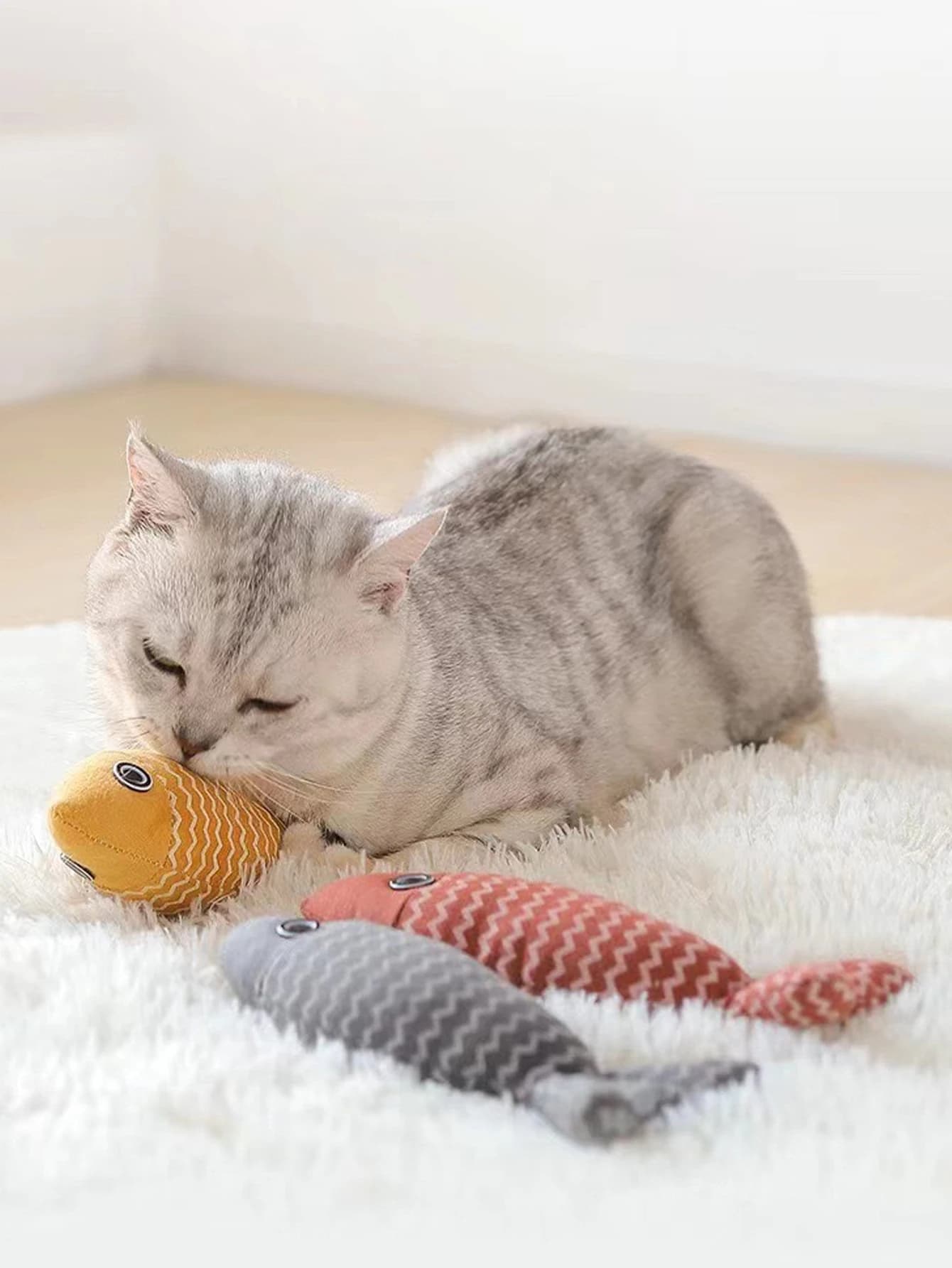 2 jouets pour chat, poisson à l'herbe à chat