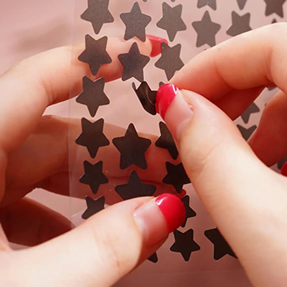 60 Patchs Anti-Boutons Colorés Invisibles – Élimine les Imperfections – Soin Réparateur Invisible pour le Visage et la Peau